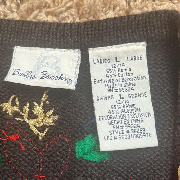 Vintage Embroidered and embellished Christmas Poinsettia Sweater Vest - Picture 3 of 4